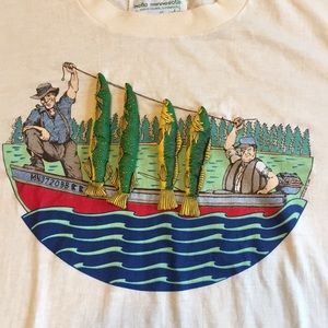 Amazing vintage 1981 Minnesota fishing graphic tee